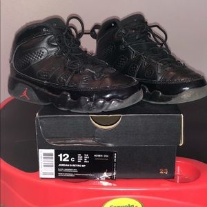 Slightly worn boys Sneaker